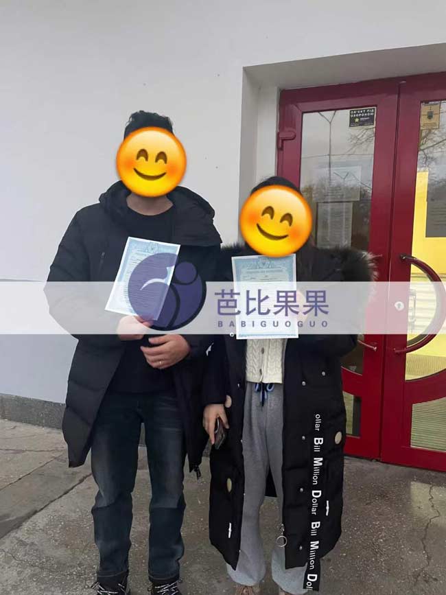 Q先生拿到烏克蘭試管雙胞胎的出生證，將申請(qǐng)旅行證