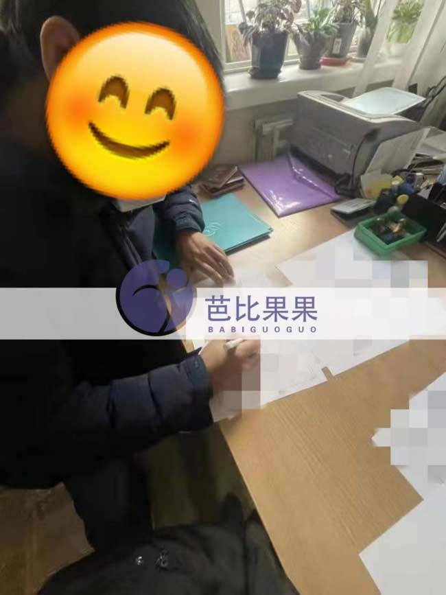 L先生夫婦在烏克蘭辦好試管寶寶的出生證