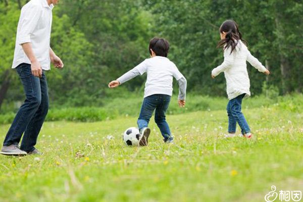 后悔讓4歲孩子學(xué)輪滑有原因，并非全是年齡小腿易變形惹的禍 ...