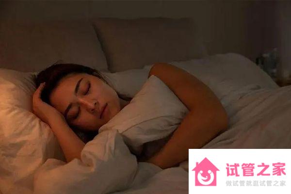 46歲高齡產(chǎn)婦生孩子危險還老的快，別拿健康和生命當兒戲